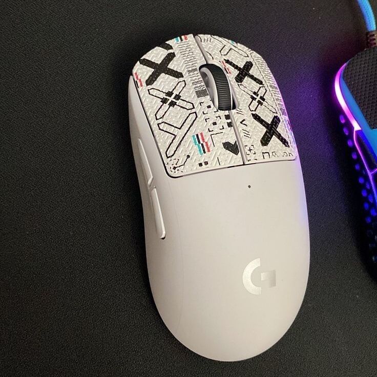 white gaming mouse