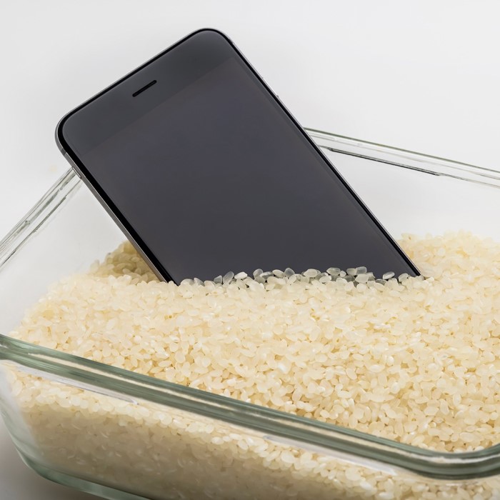 how does putting your phone in rice work