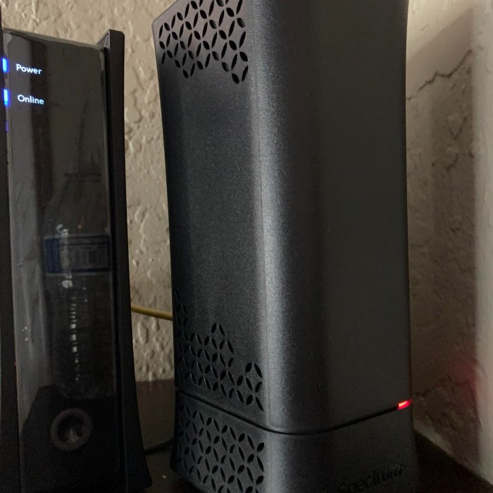 why is my spectrum wifi box blinking red