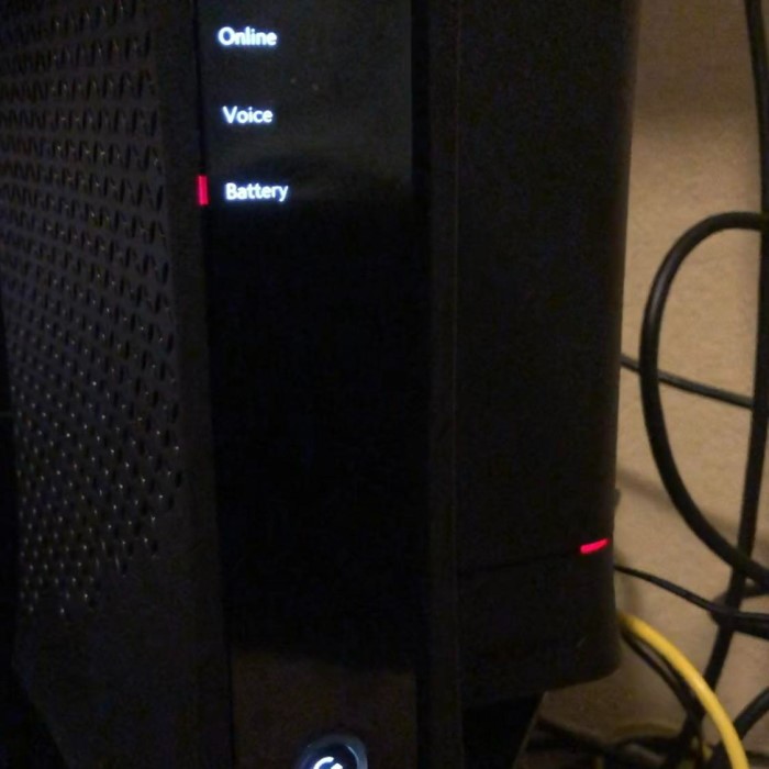 why is my spectrum wifi box blinking red