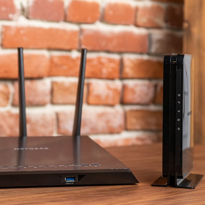 what is the difference between a router and a modem