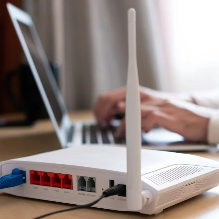 what is the difference between a router and a modem