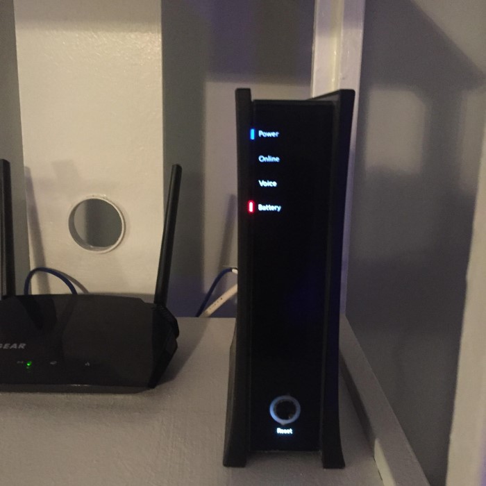 why is my spectrum wifi box blinking red