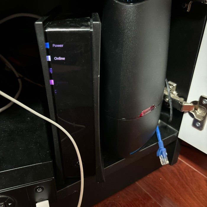 why is my spectrum wifi box blinking red