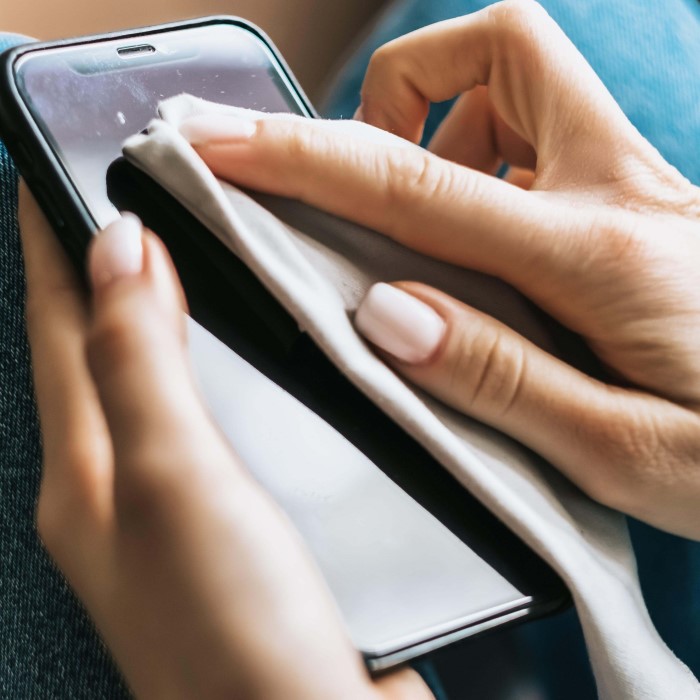 how to clean your phone screen