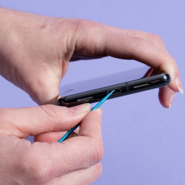 how to clean your phone screen